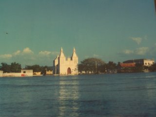 Vista del Cerro de San Antonio desde el Rio Magdalena